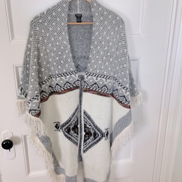 Roffe Accessories Cozy Knit Kimono Cape Gray & Cream - One Size - Western Style - Picture 2 of 7
